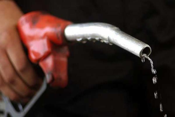 ایران رکورد دار مصرف بنزین و گاز