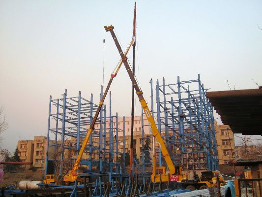 فوتبال و ساخت و ساز دو روی یک سکه
