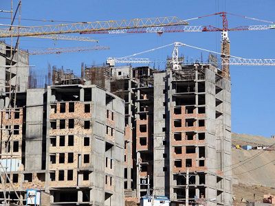 دولت باید به سازندگان مسکن وام دهد نه به خریداران