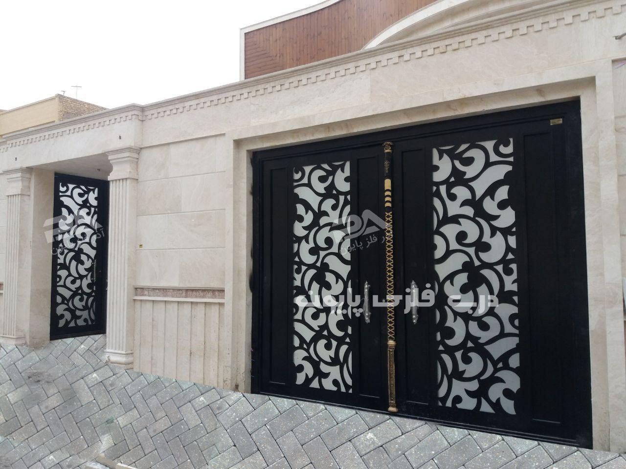 نمونه-اجرا-شده-درب-فلزی-مدل-نیلوفر-پایون-در-اندازه-یک-و-دو-لنگه