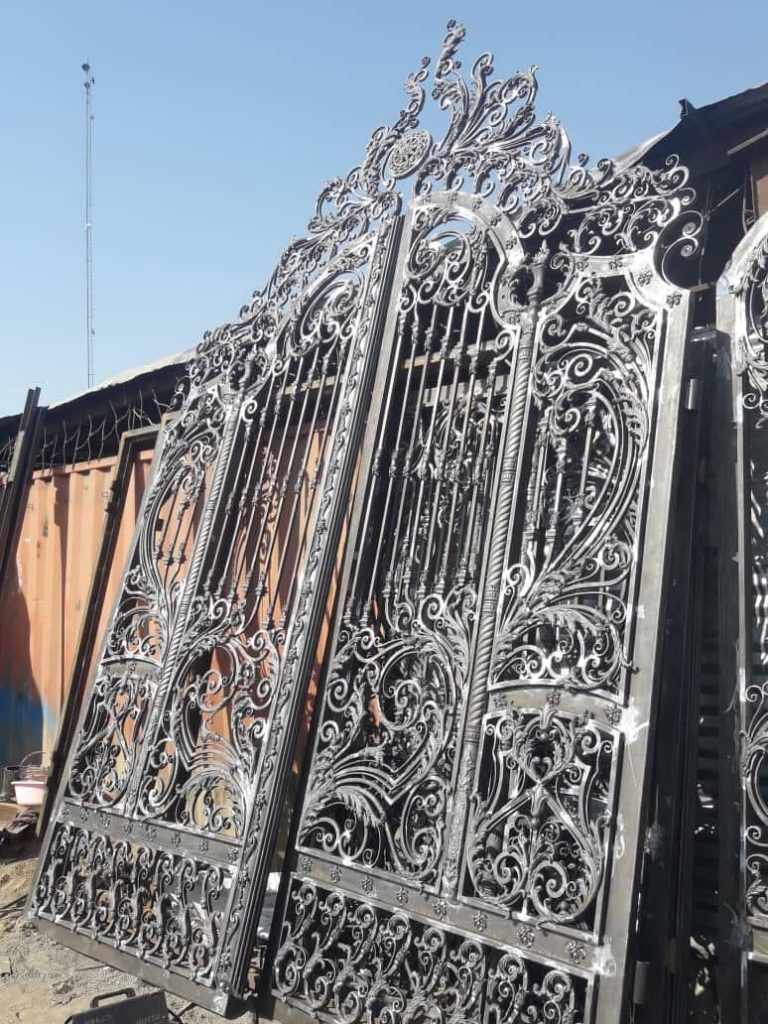 درب-چدن-و-گل-دست-ساز