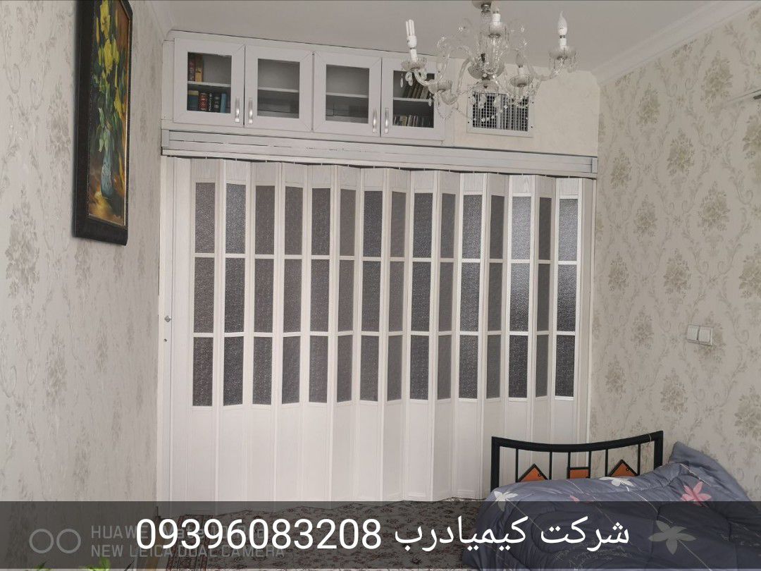 درب-آکاردئونی-پی-وی-سی-پنجره-دار