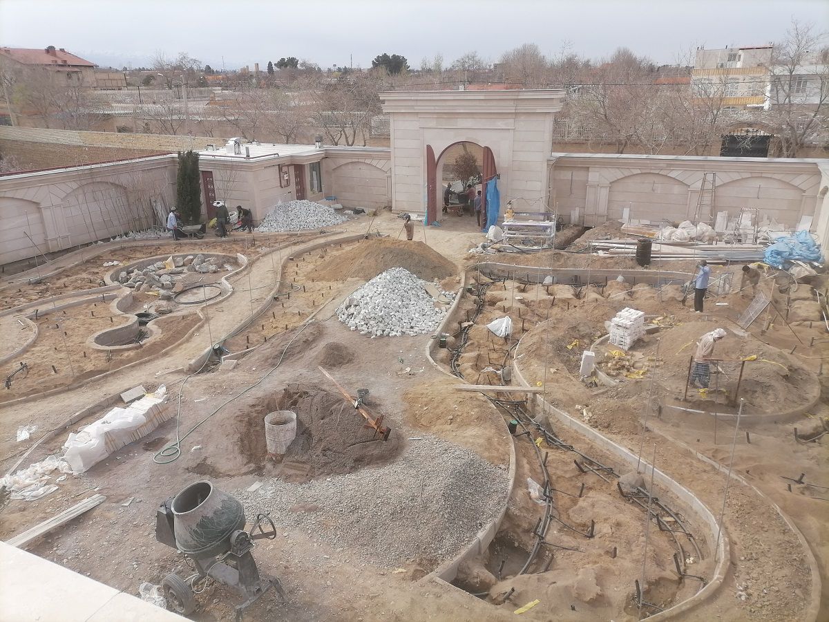 آبیاری-قطره-ای-بارانی-دیوار-سبز-گلخانه